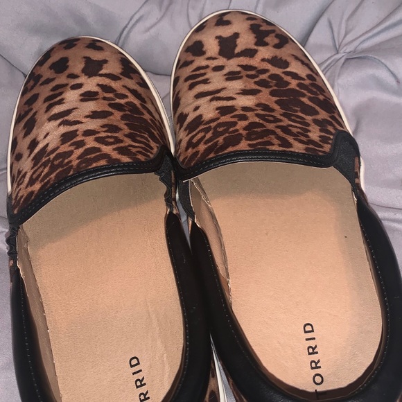 Torrid size 9.5W leopard slip on tennis shoes - Picture 4 of 6